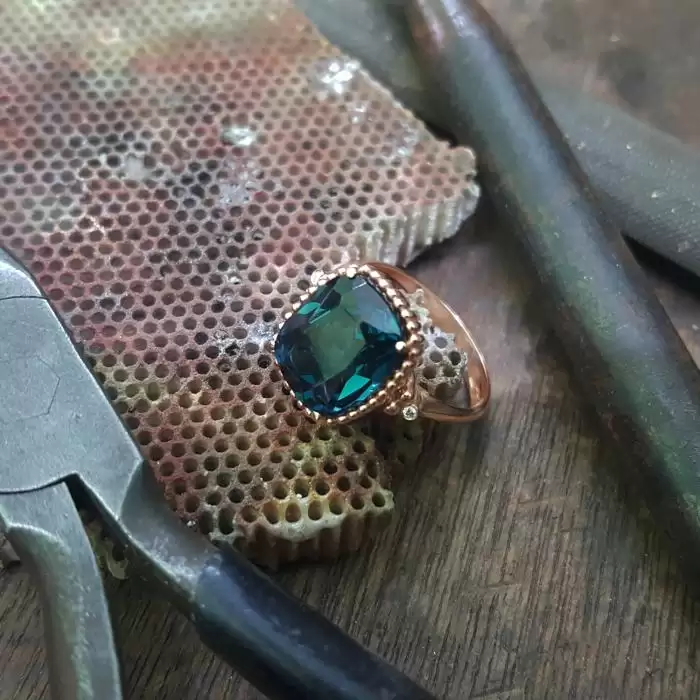 Δαχτυλίδι Ροζ Χρυσός Κ14 με London Blue Topaz & Διαμάντια