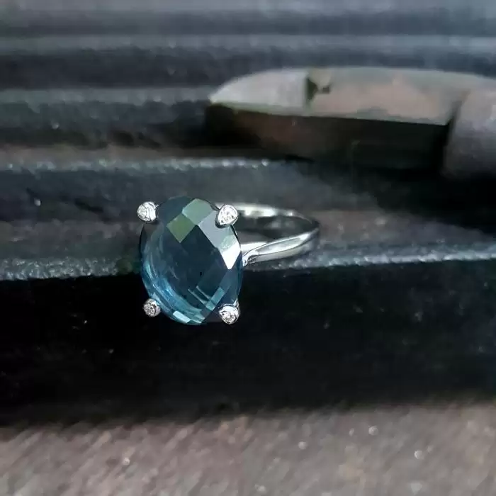 SKU-17781 / Δαχτυλίδι Λευκόχρυσος Κ18 με London Blue Topaz & Διαμάντια 
