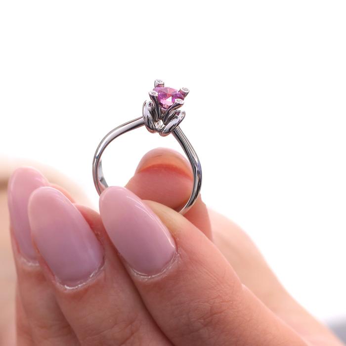 Δαχτυλίδι Λευκόχρυσος Κ18 με Ροζ Ζαφείρι & Διαμάντια
