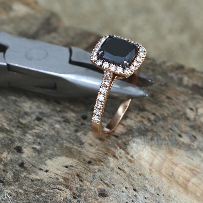 Δαχτυλίδι Ροζέτα Ροζ Χρυσός Κ18 με Μαύρο & Λευκά  Διαμάντια