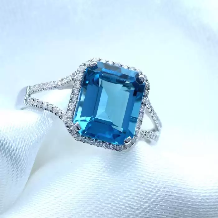 SKU-48082 / Δαχτυλίδι Λευκόχρυσος Κ18 με Swiss Blue Topaz & Διαμάντια