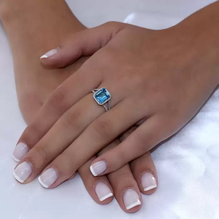 SKU-48082 / Δαχτυλίδι Λευκόχρυσος Κ18 με Swiss Blue Topaz & Διαμάντια