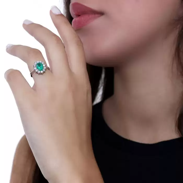 SKU-48193 / Δαχτυλίδι Ροζέτα Λευκόχρυσος Κ18 με Σμαράγδι & Διαμάντια
