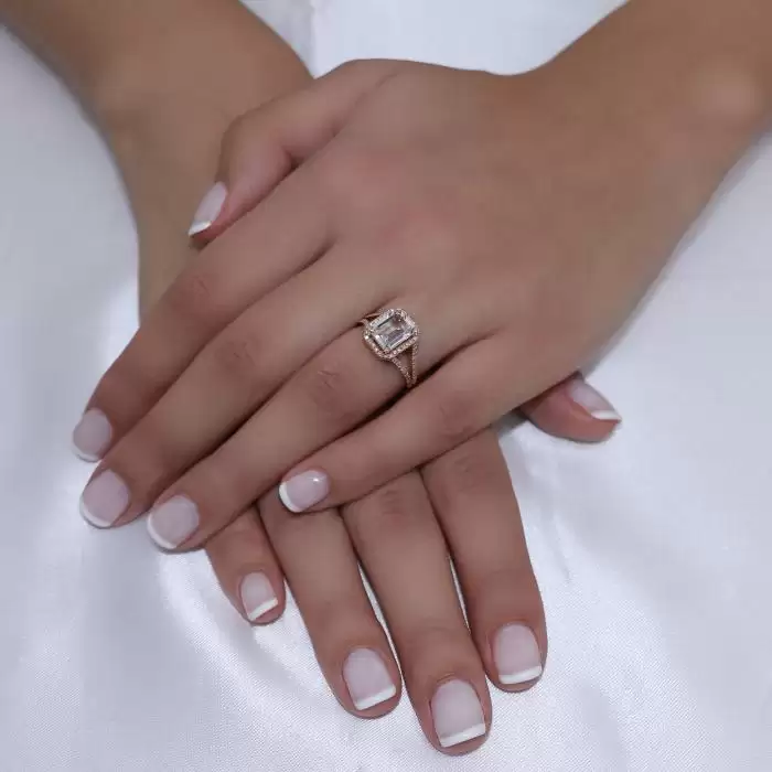 SKU-49833 / Δαχτυλίδι Ροζ Χρυσός Κ18 με Λευκό Τοπάζι & Διαμάντια