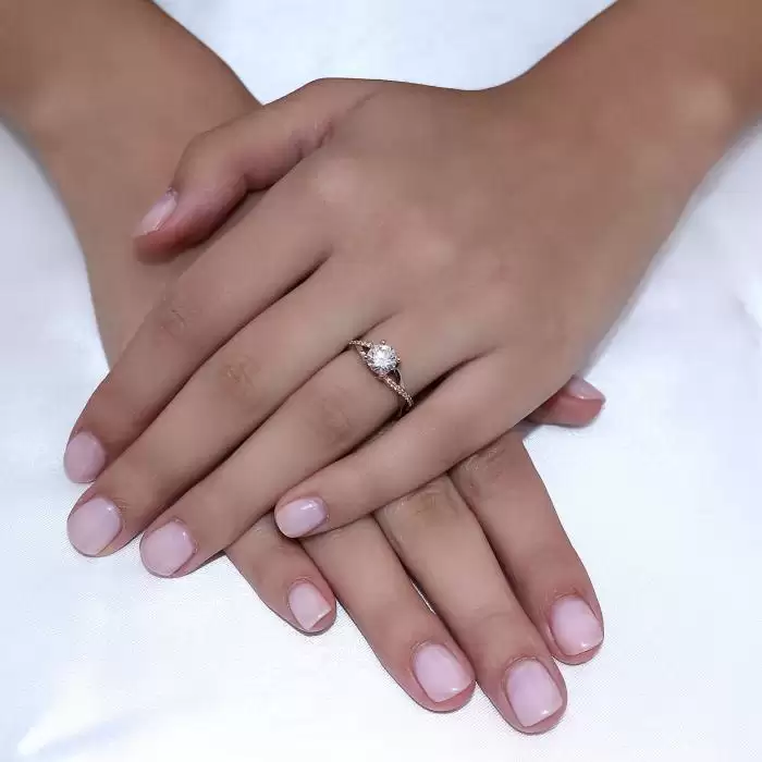 Μονόπετρο Δαχτυλίδι Ροζ Χρυσός Κ18 με Μοϊσανίτη & Διαμάντια