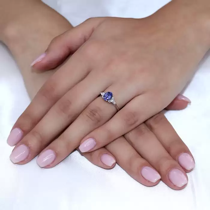 Δαχτυλίδι Λευκόχρυσος Κ18 με Τανζανίτη & Διαμάντια