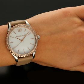 Ρολόι Γυναικείο MICHAEL KORS Layton με Κρύσταλλα & Καφέ Δερμάτινο Λουράκι | MK2910 SKU-51557