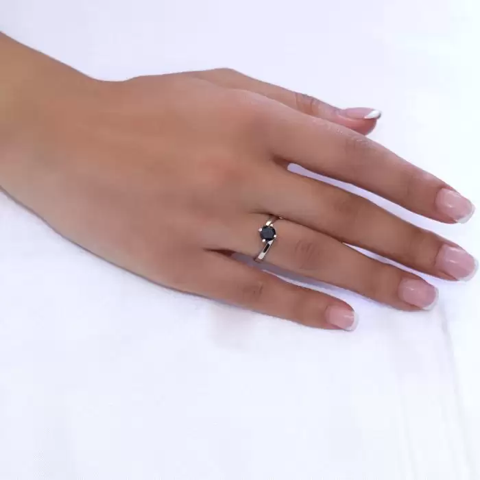 Μονόπετρο Δαχτυλίδι Λευκόχρυσος Κ18 με Μαύρο Ζαφείρι