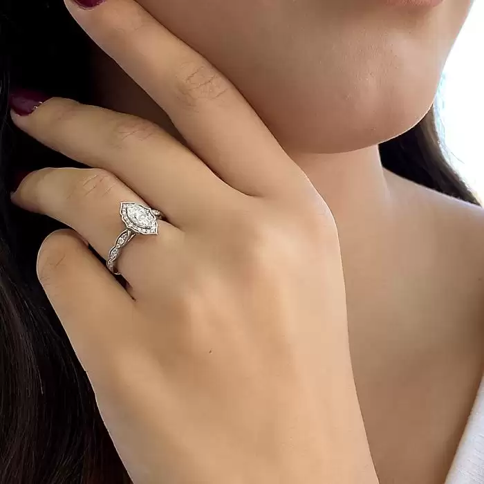 SKU-52225 / Δαχτυλίδι Ροζέτα Λευκόχρυσος Κ18 με Μοϊσανίτη & Διαμάντια