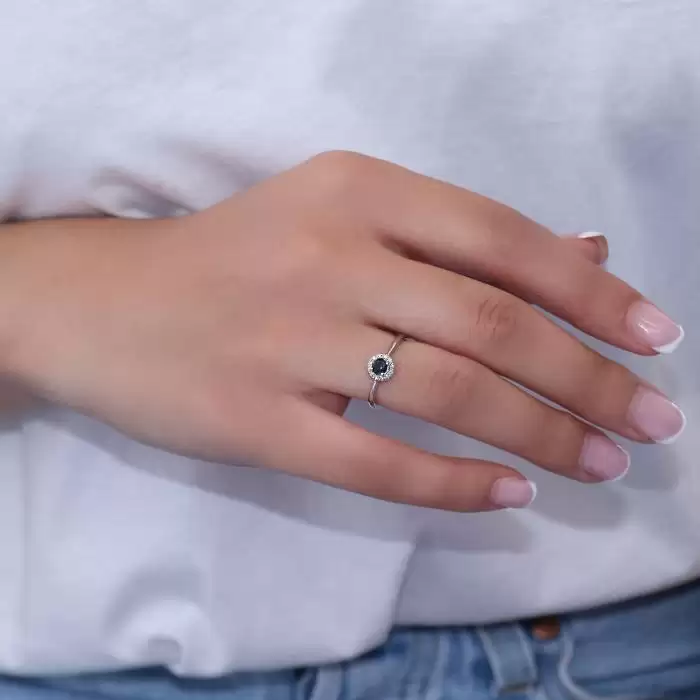 SKU-52016 / Δαχτυλίδι Ροζέτα Λευκόχρυσος Κ18 με Ζαφείρι & Διαμάντια
