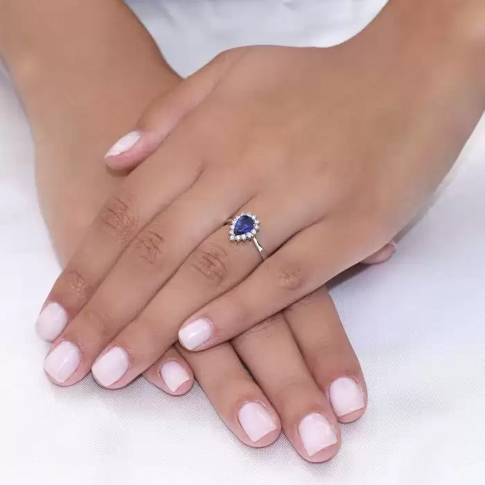 SKU-52884 / Δαχτυλίδι Λευκόχρυσος Κ18 με Διαμάντια & Ζαφείρι