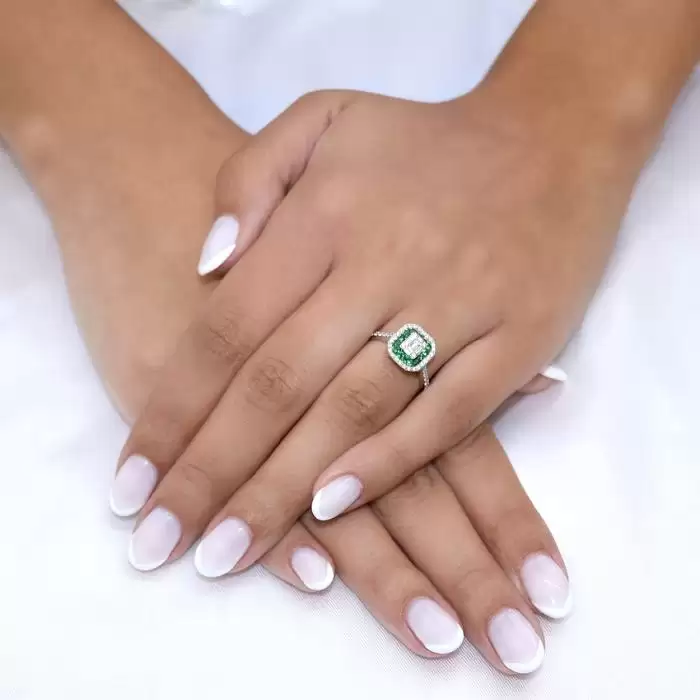 Δαχτυλίδι Λευκόχρυσος Κ18 με Σμαράγδια & Διαμάντια