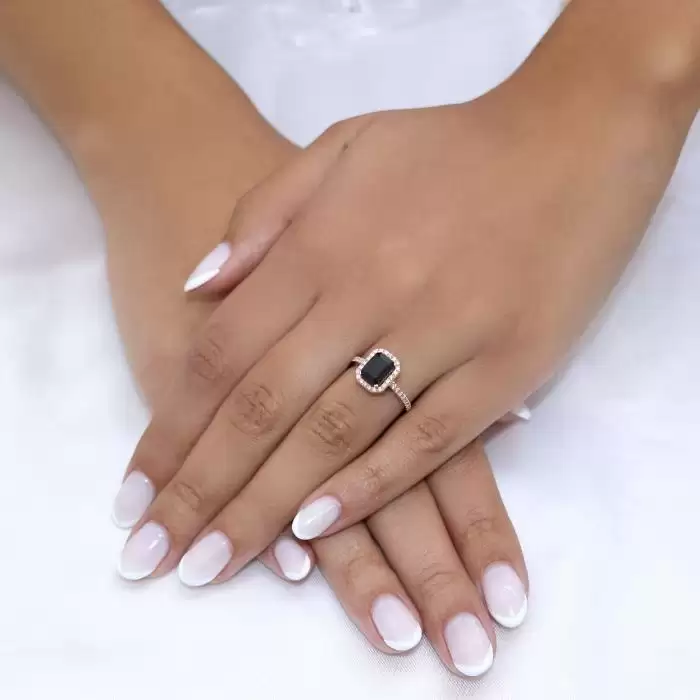 Δαχτυλίδι Ροζ Χρυσός Κ18 με Μαύρο Ζαφείρι & Διαμάντια