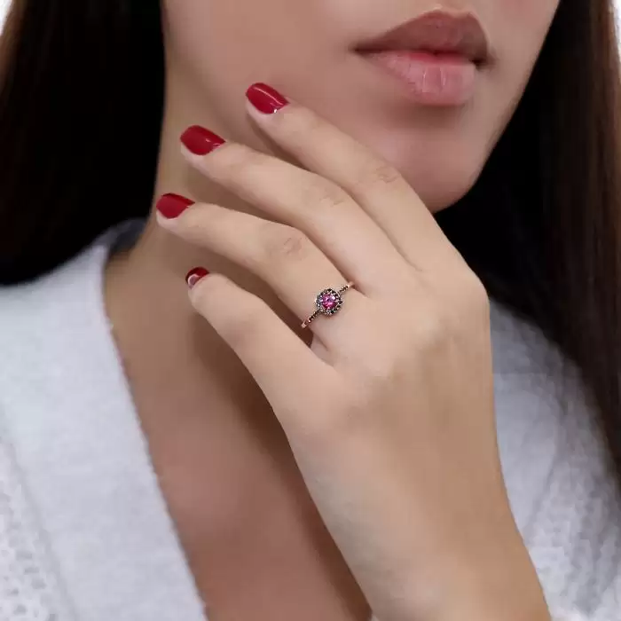 Δαχτυλίδι Ροζ Χρυσός Κ18 με Ρουμπίνι & Μαύρα Διαμάντια