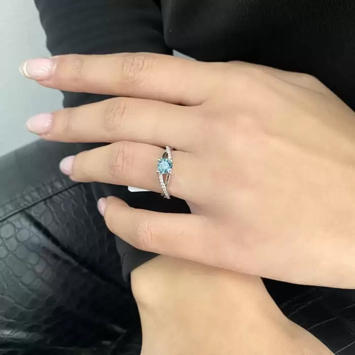 Δαχτυλίδι Λευκόχρυσος Κ18 με Μπλε Διαμάντι & Λευκά Διαμάντια