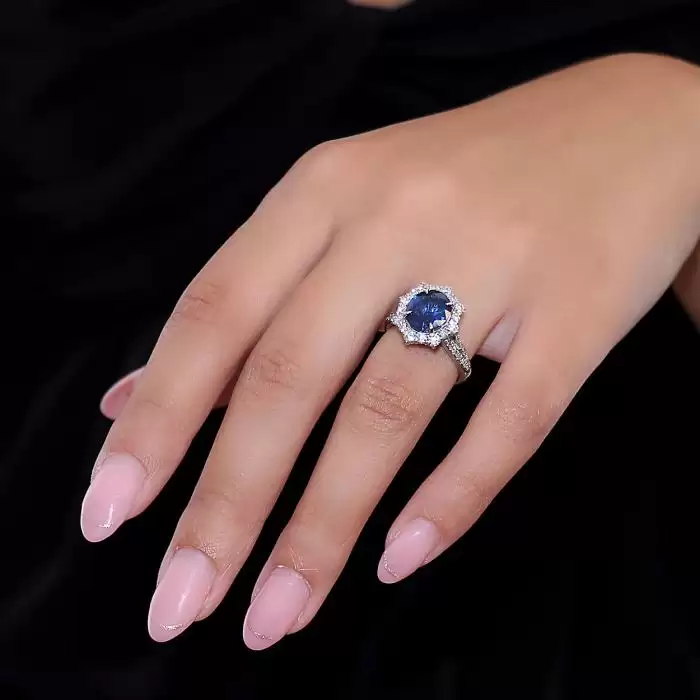 SKU-61114 / Δαχτυλίδι Ροζέτα Λευκόχρυσος Κ18 με Ζαφείρι & Διαμάντια