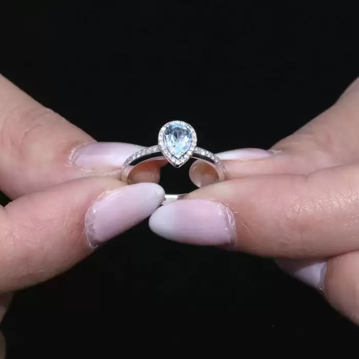 Δαχτυλίδι Λευκόχρυσος Κ18 με Ακουαμαρίνα & Διαμάντια