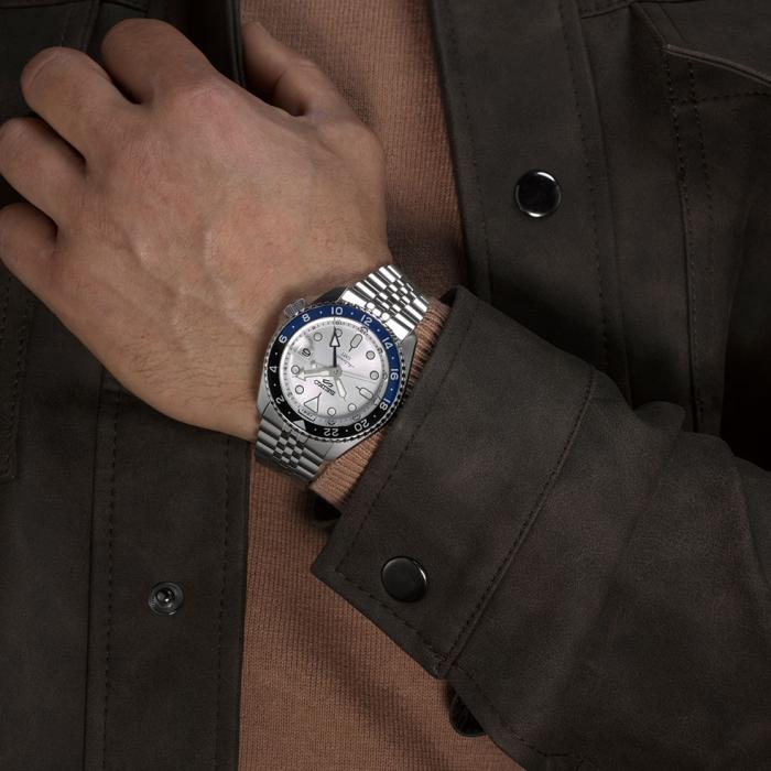 Ανδρικό Ρολόι SEIKO 5 Sports Αυτόματο με Ασημί Καντράν | SSK033K1 SKU-77986
