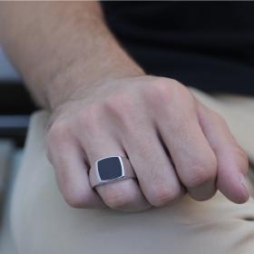 Ανδρικό Δαχτυλίδι με Μαύρο Όνυχα Λευκόχρυσος Κ9 SKU-80834