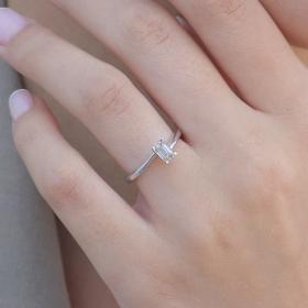 Μονόπετρο Δαχτυλίδι με Διαμάντι Emerald Cut Λευκόχρυσος K18 SKU-81250