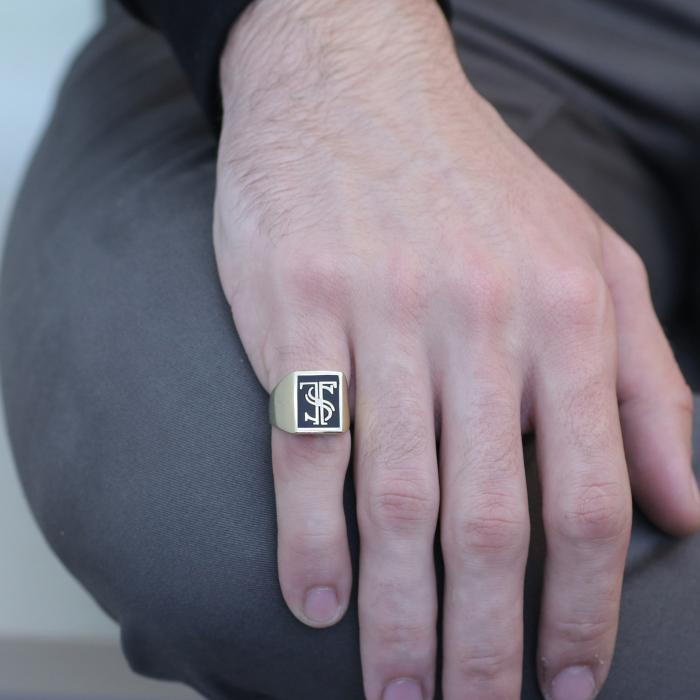 Ανδρικό Δαχτυλίδι Σεβαλιέ Μονογράμματα σε Κίτρινο Χρυσό K9 SKU-84363